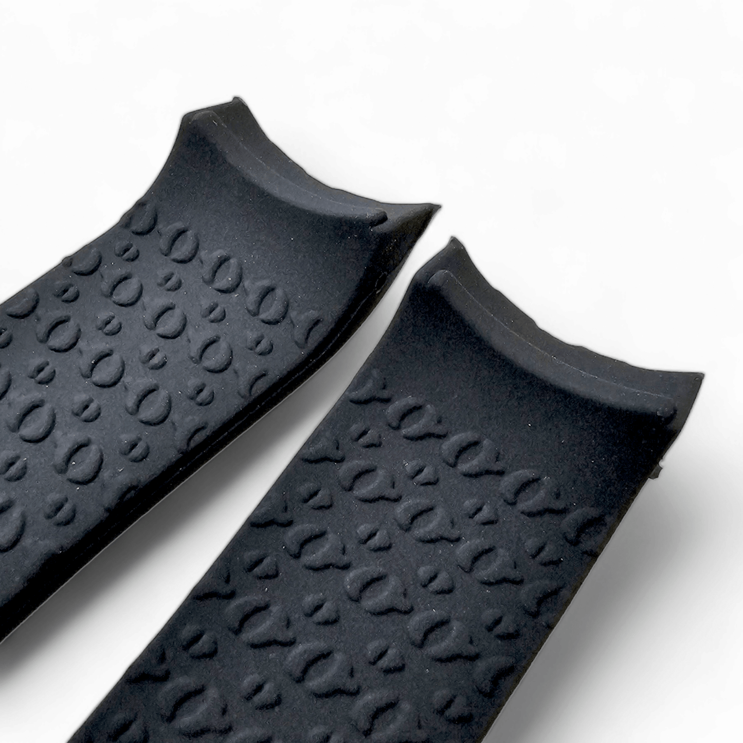 Curved End Silicone Rubber Watch Strap 18mm 20mm 22mm 24mm Black - Wrist Envy