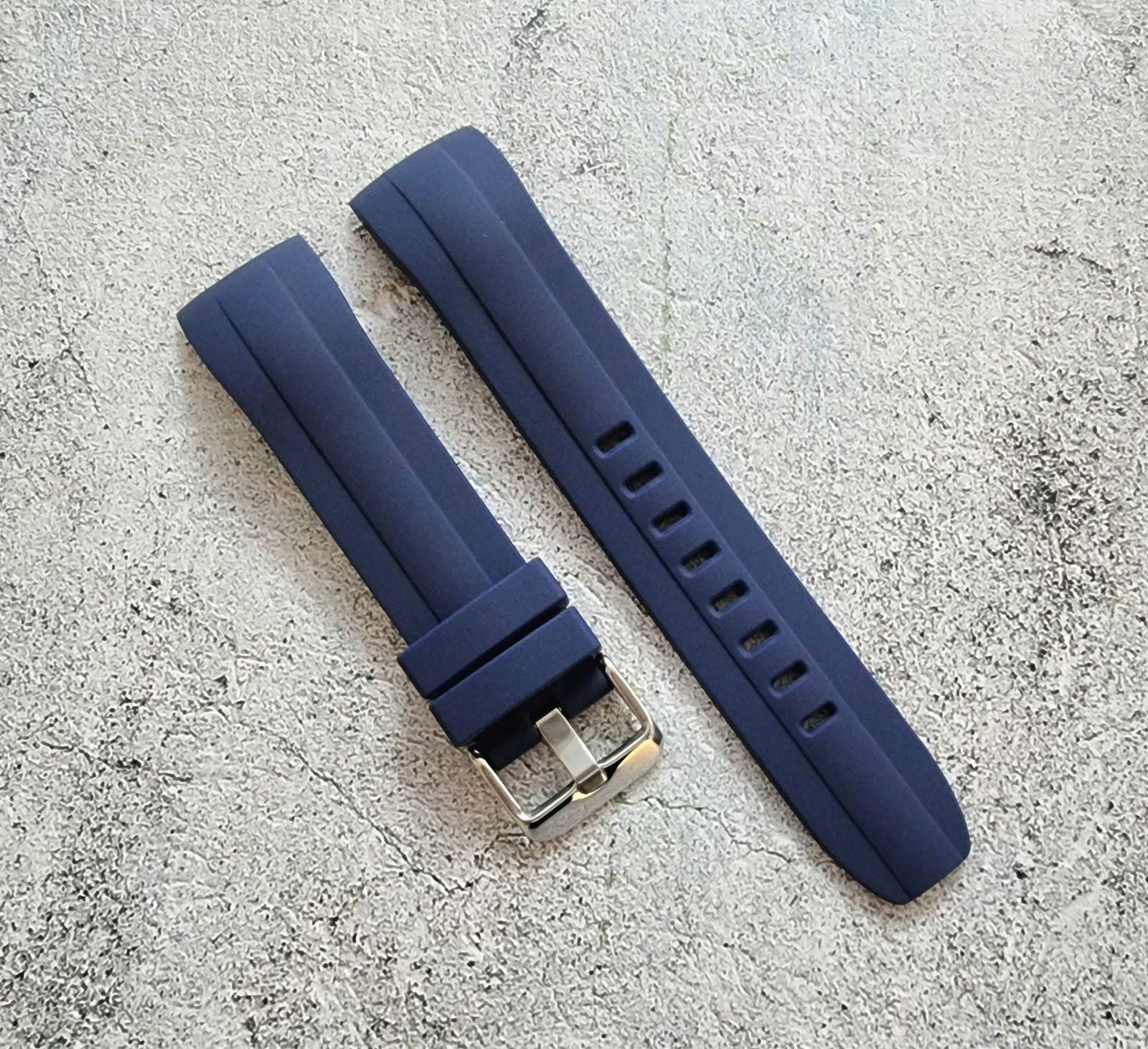 Curved End Silicone Rubber Watch Strap Band 22mm Black Grey Orange Blue - Wrist Envy