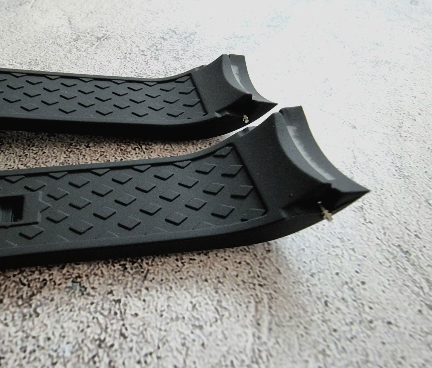 Curved End Silicone Rubber Watch Strap Band 22mm Black Grey Orange Blue - Wrist Envy
