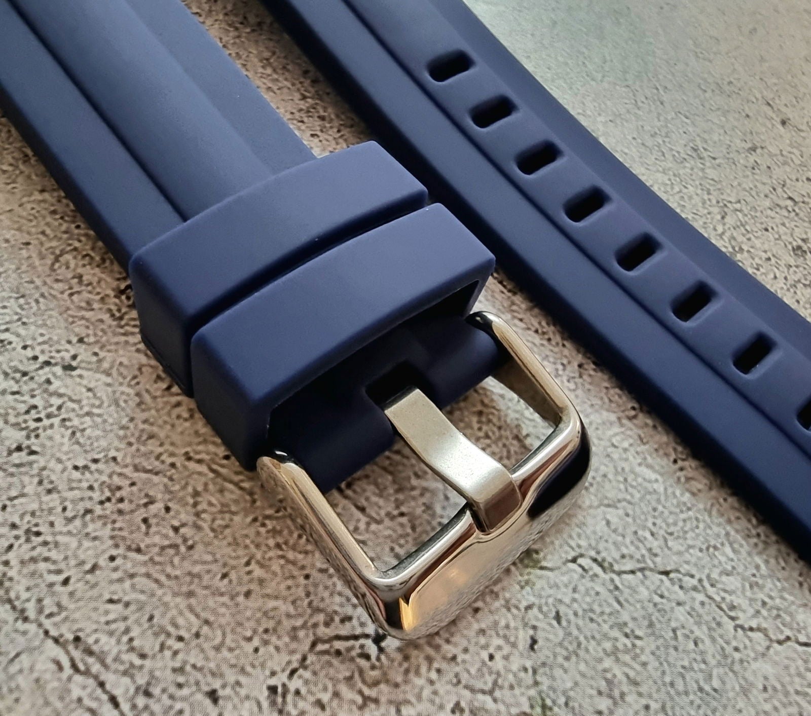 Curved End Silicone Rubber Watch Strap Band 22mm Black Grey Orange Blue - Wrist Envy