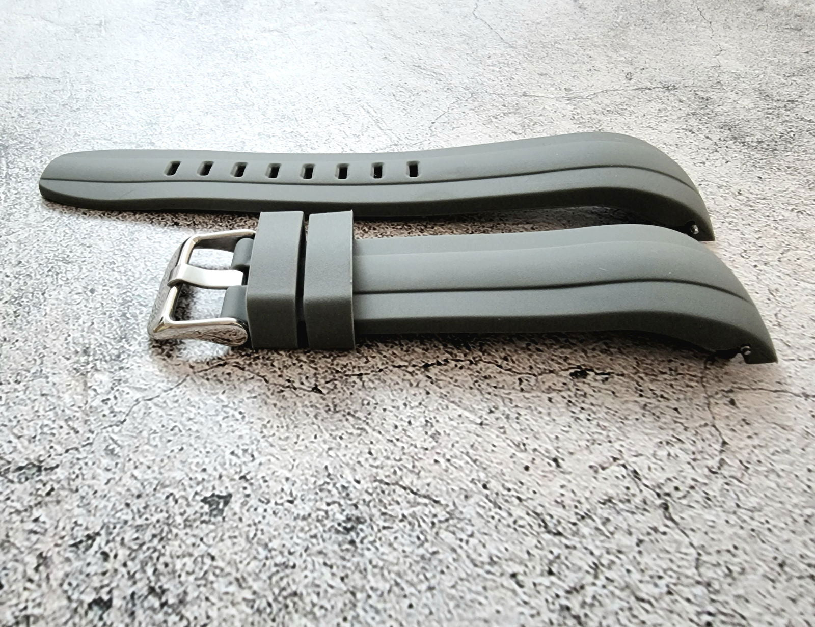 Curved End Silicone Rubber Watch Strap Band 22mm Black Grey Orange Blue - Wrist Envy