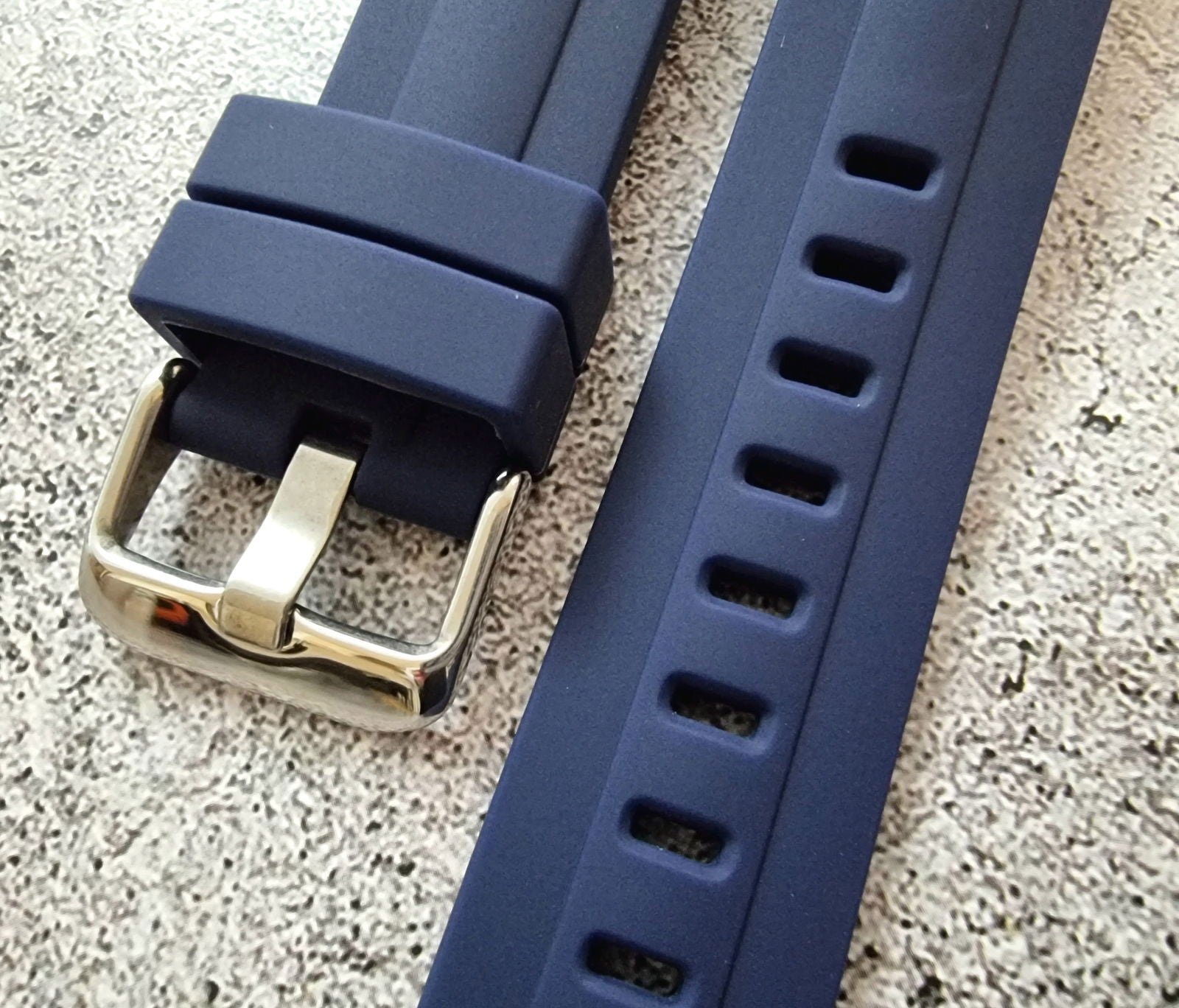 Curved End Silicone Rubber Watch Strap Band 22mm Black Grey Orange Blue - Wrist Envy
