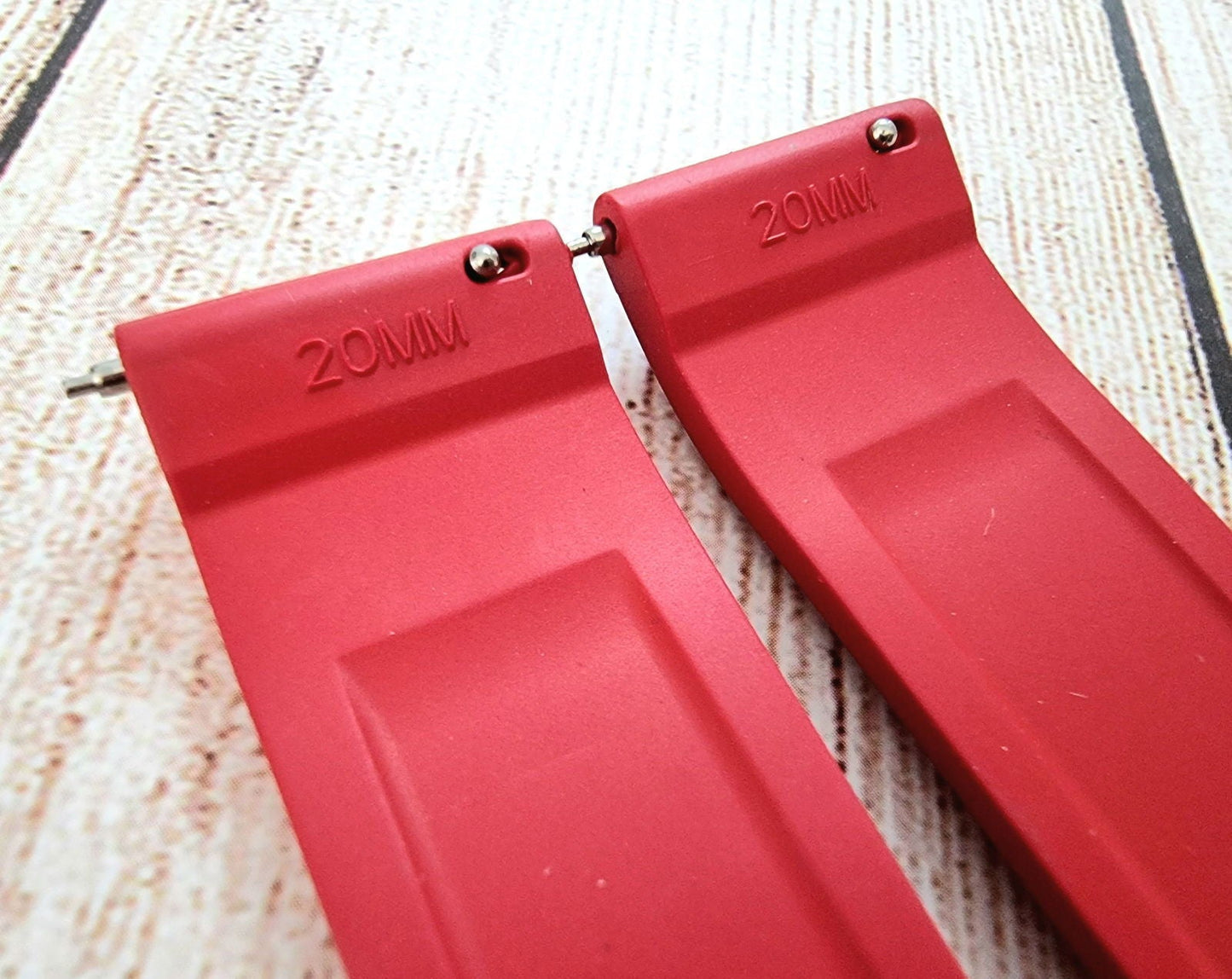 FKM Rubber Crosshatch Tyre Track Divers Watch Strap Band 20mm 22mm Red - Wrist Envy