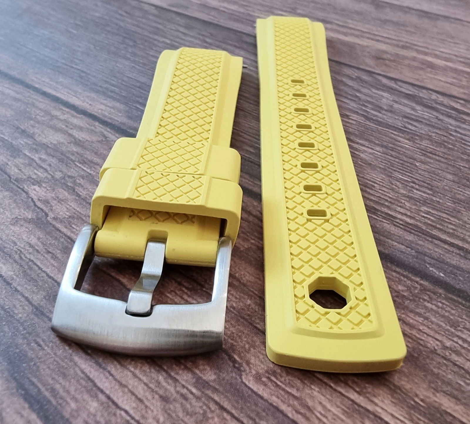 FKM Rubber Crosshatch Tyre Track Divers Watch Strap Band 20mm 22mm Yellow - Wrist Envy