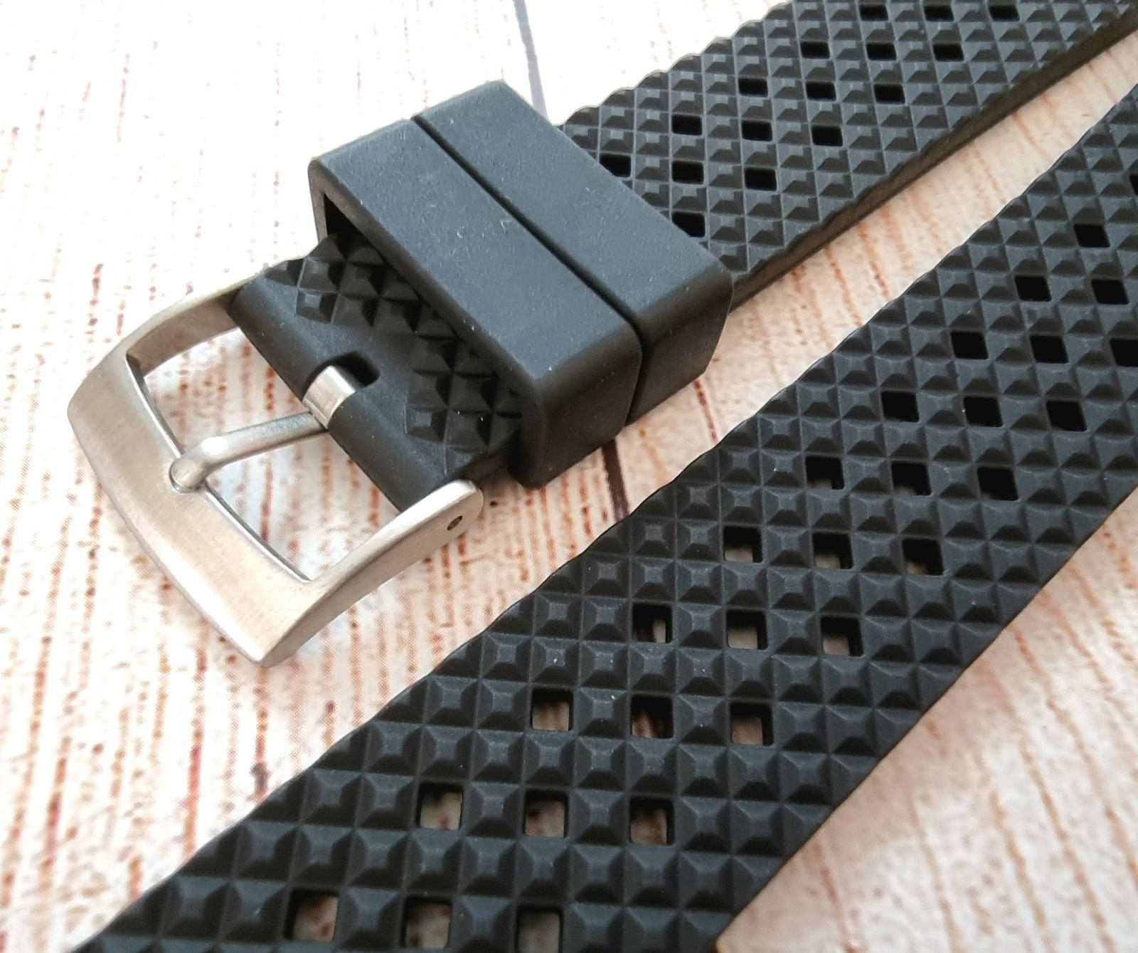 FKM Rubber Honeycomb Divers Watch Strap Band 20mm 22mm Black - Wrist Envy