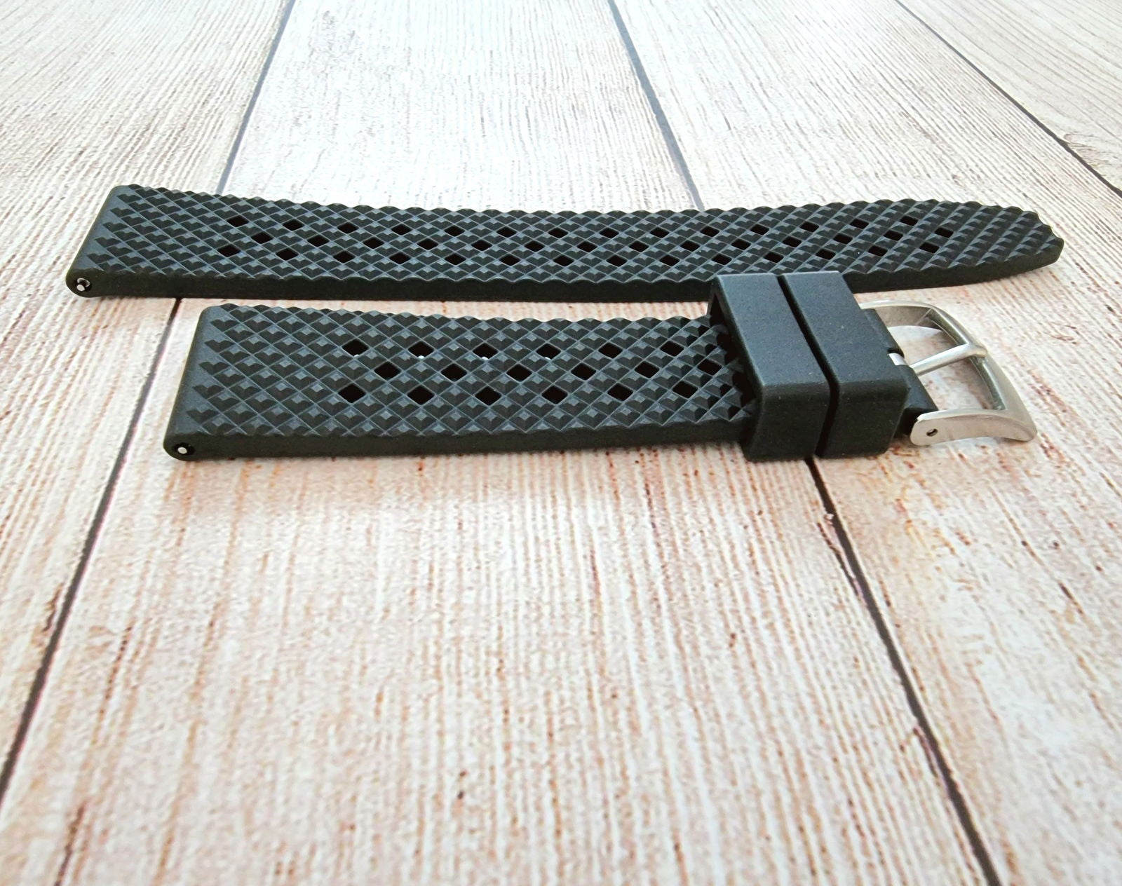 FKM Rubber Honeycomb Divers Watch Strap Band 20mm 22mm Black - Wrist Envy