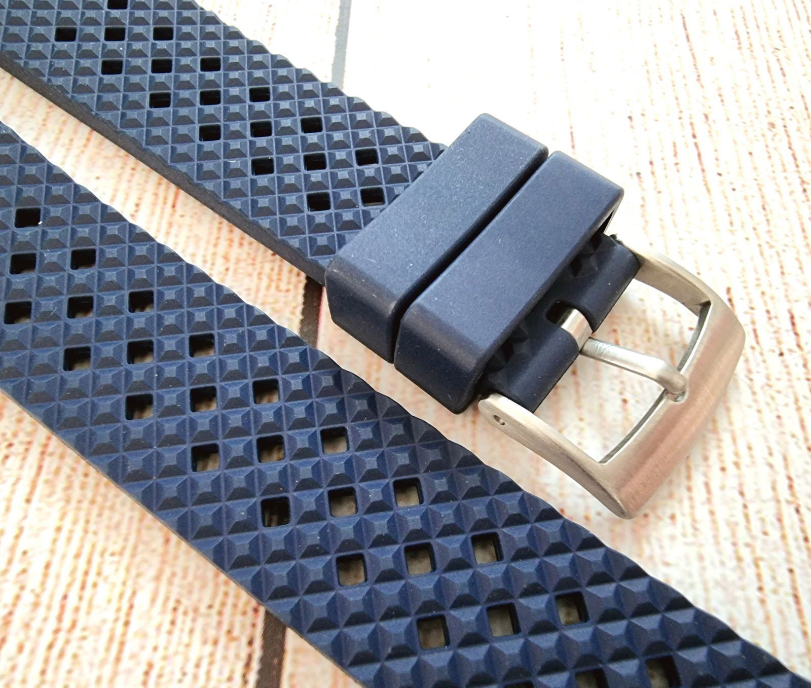 FKM Rubber Honeycomb Divers Watch Strap Band 20mm 22mm Blue - Wrist Envy