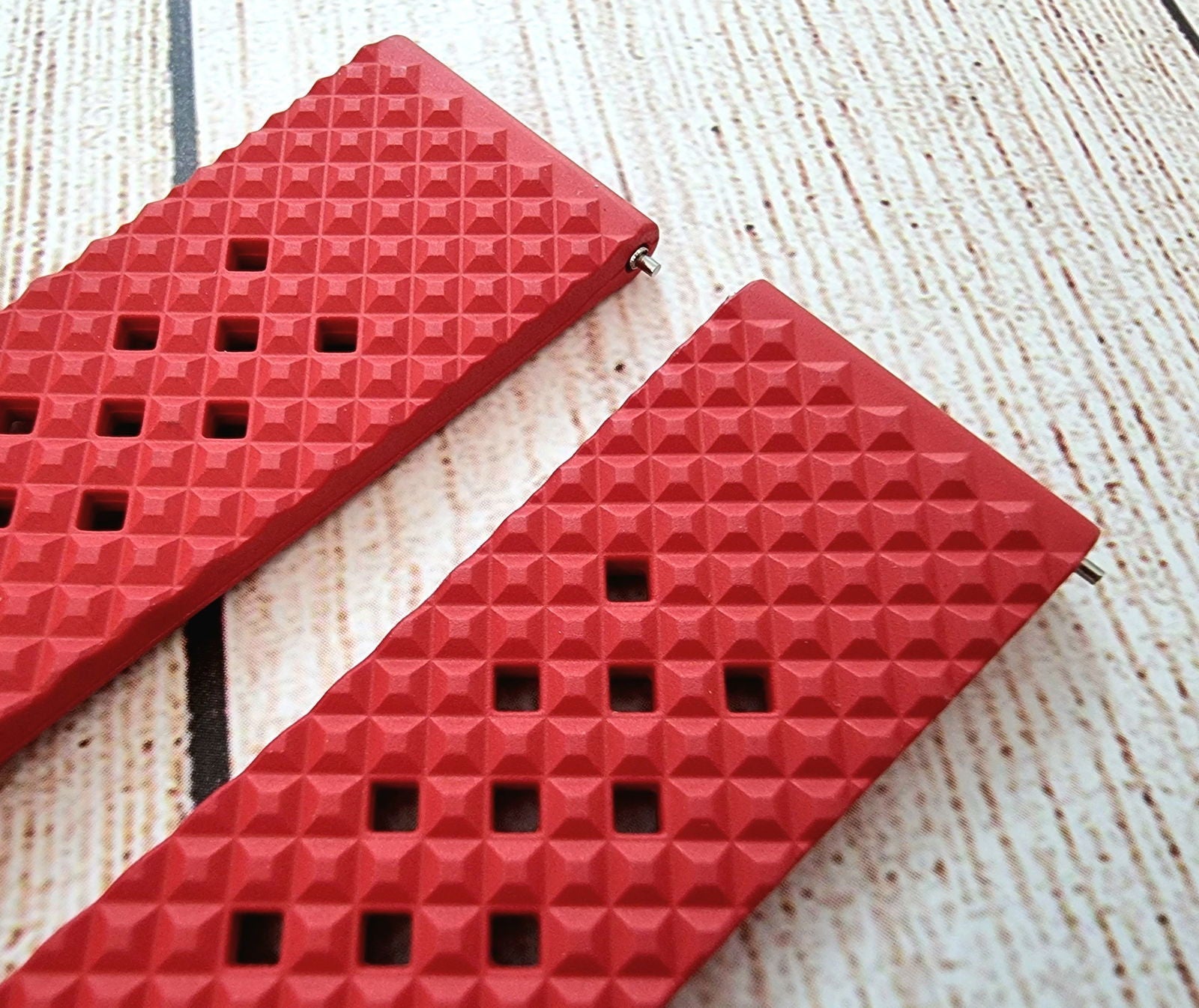 FKM Rubber Honeycomb Divers Watch Strap Band 20mm 22mm Red - Wrist Envy