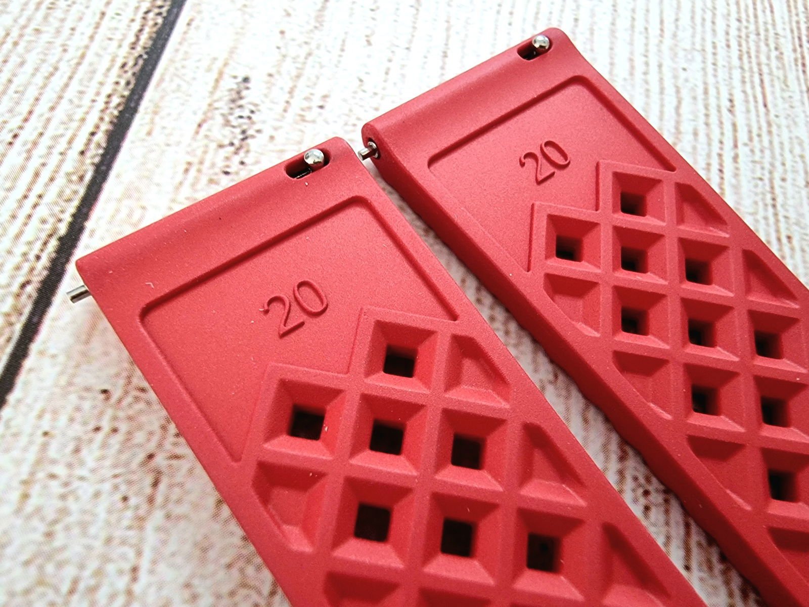 FKM Rubber Honeycomb Divers Watch Strap Band 20mm 22mm Red - Wrist Envy