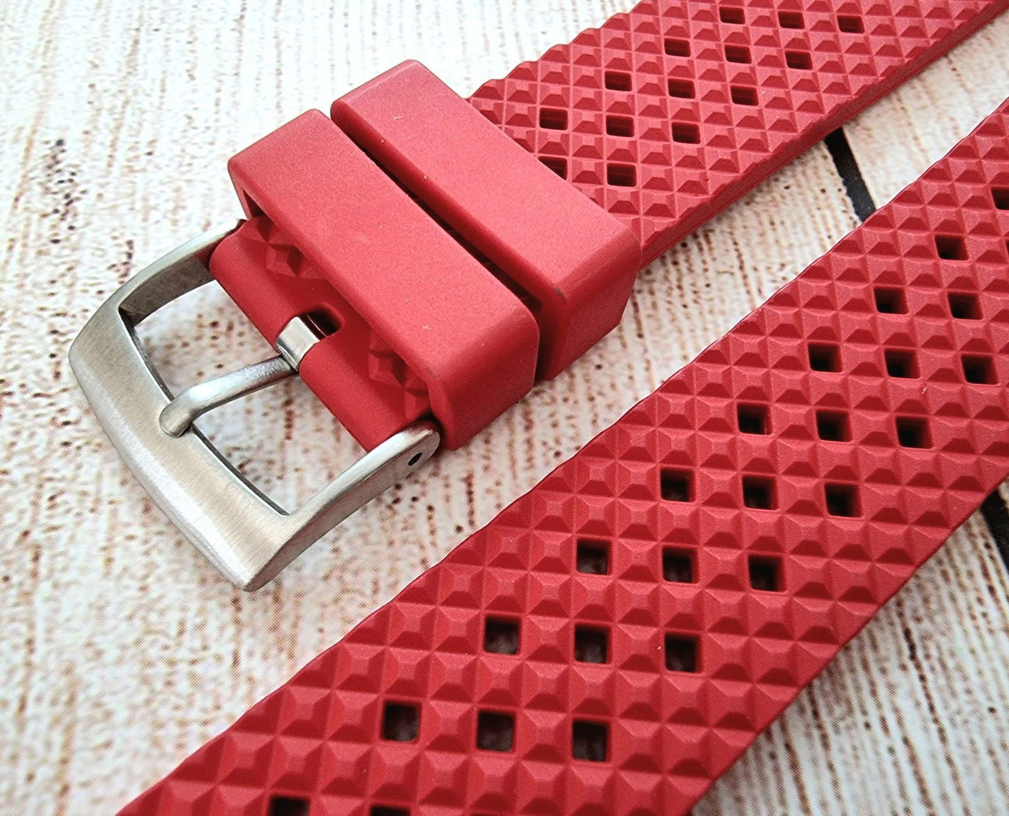 FKM Rubber Honeycomb Divers Watch Strap Band 20mm 22mm Red - Wrist Envy