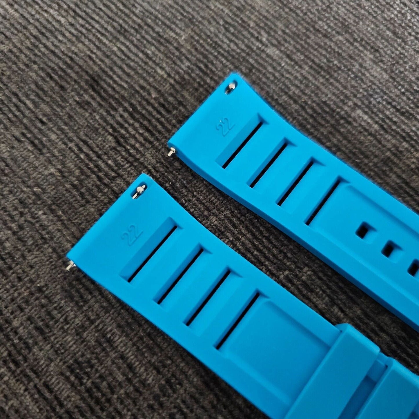 FKM Rubber Vented Watch Strap 22mm Bright Blue - Wrist Envy