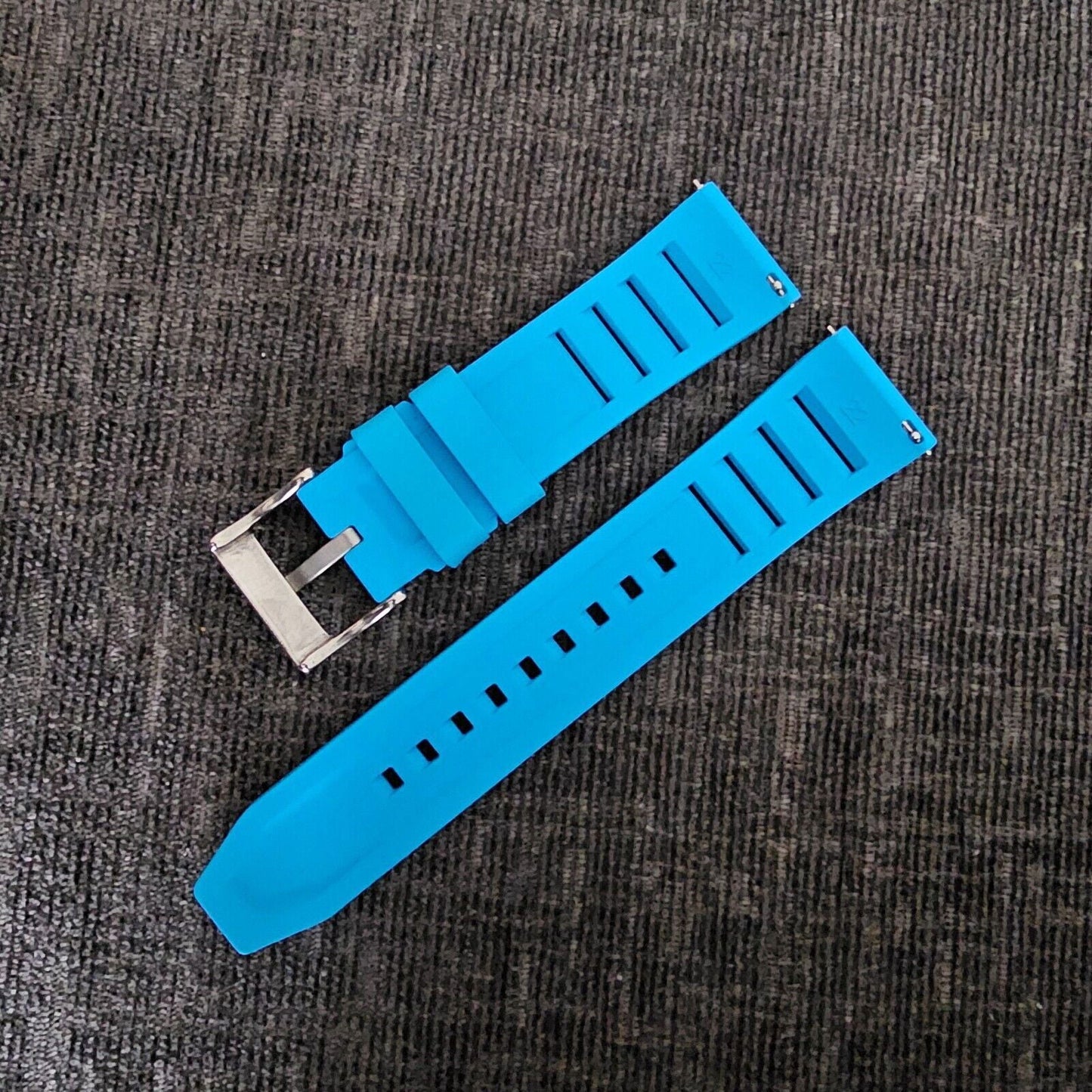 FKM Rubber Vented Watch Strap 22mm Bright Blue - Wrist Envy
