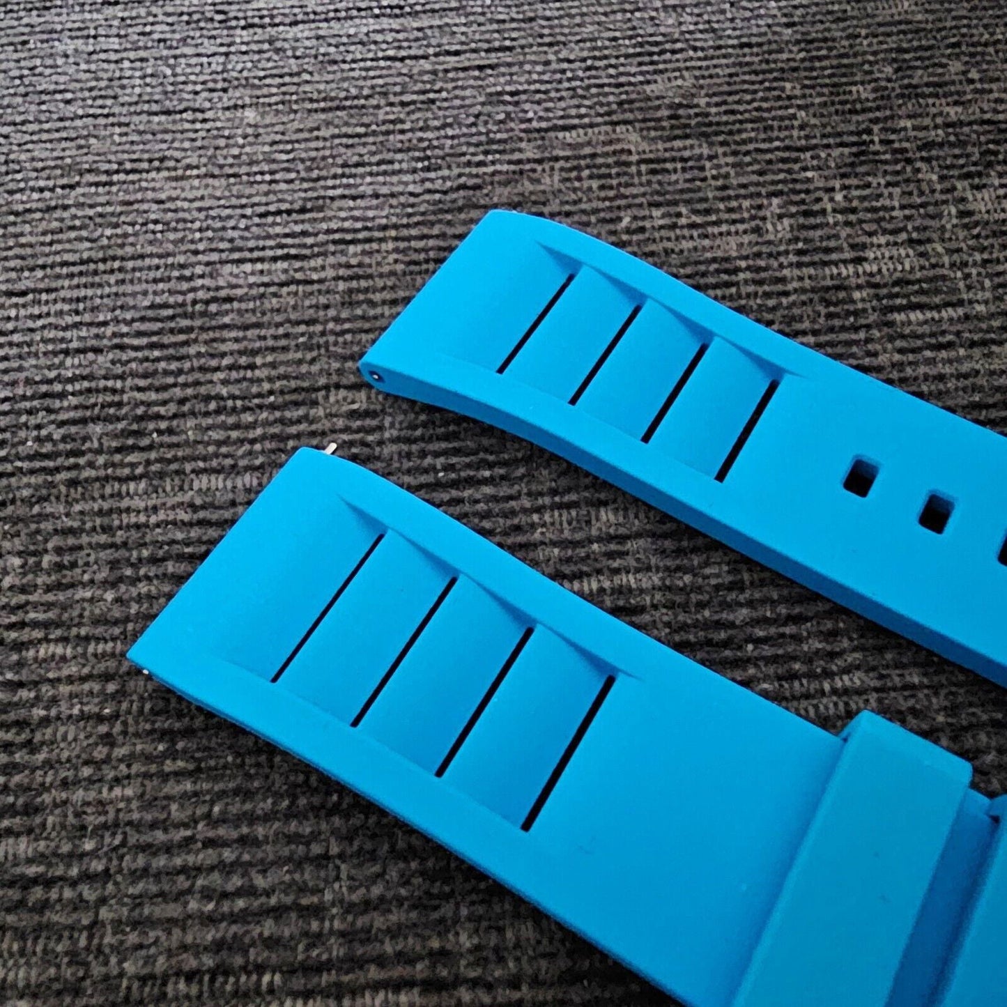 FKM Rubber Vented Watch Strap 22mm Bright Blue - Wrist Envy