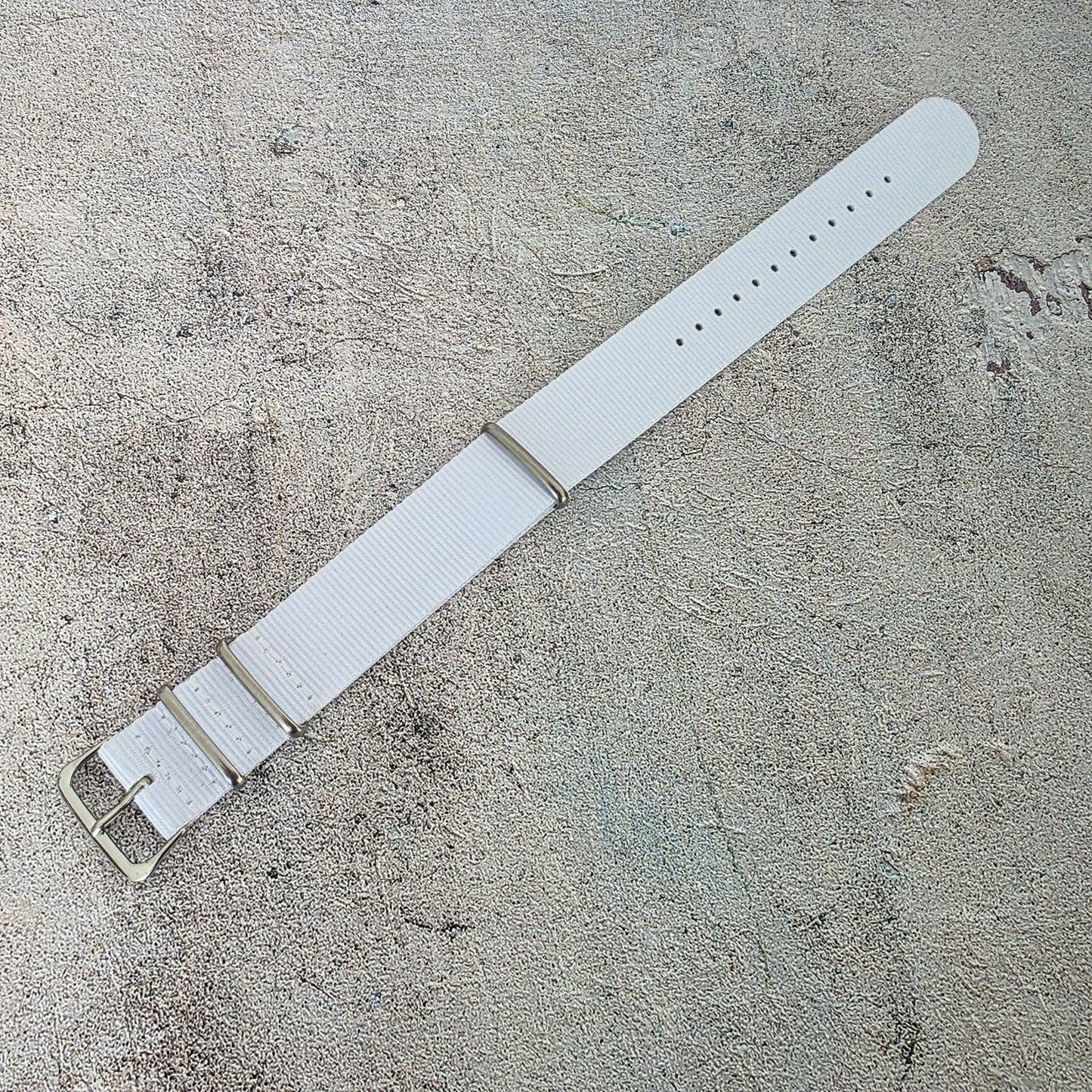 Nylon NATO Watch Strap Band One Piece G10 Military MOD Divers Mend 22mm White UK - Wrist Envy