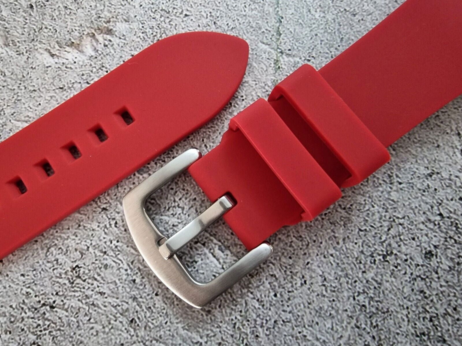 Smooth Silicone Rubber Watch Strap 22mm Red - Wrist Envy