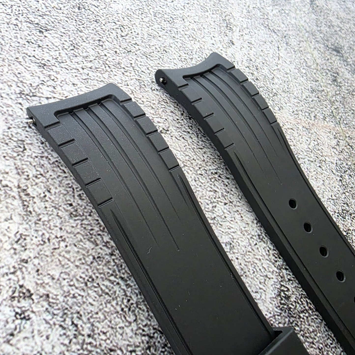 Curved End Premium Silicone Watch Strap 20mm 22mm Black