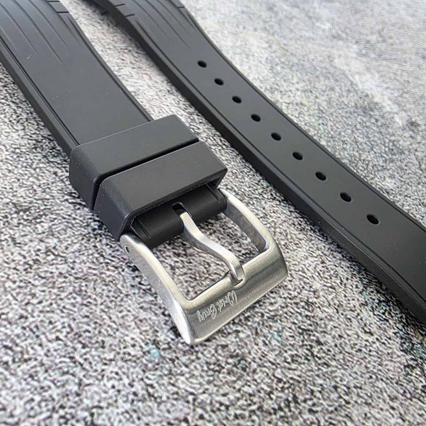 Curved End Premium Silicone Watch Strap 20mm 22mm Black
