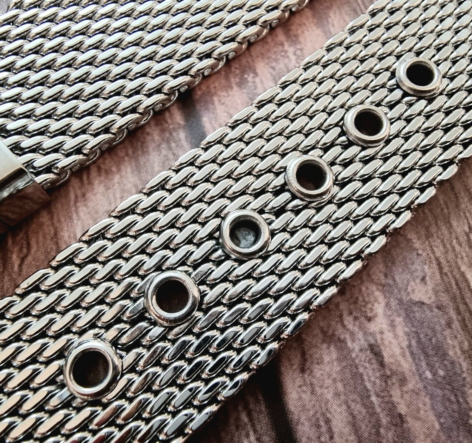 Steel mesh clearance strap