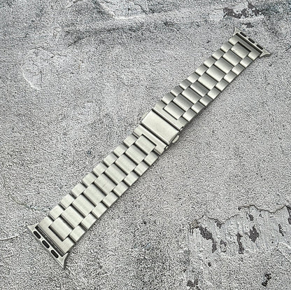 Classic Oyster Bracelet for Apple Watch Silver - Wrist Envy