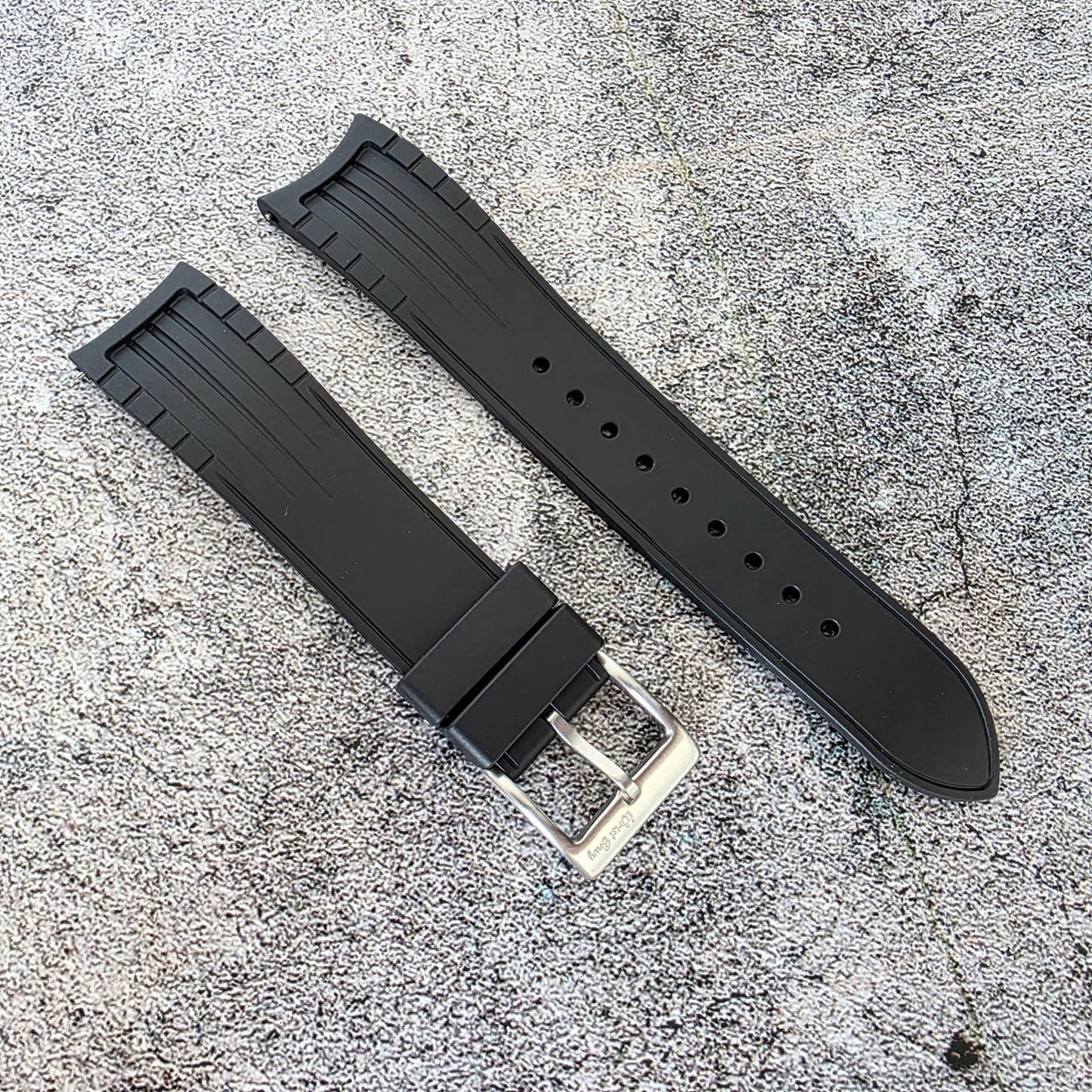 Curved End Premium Silicone Watch Strap 20mm 22mm Black - Wrist Envy