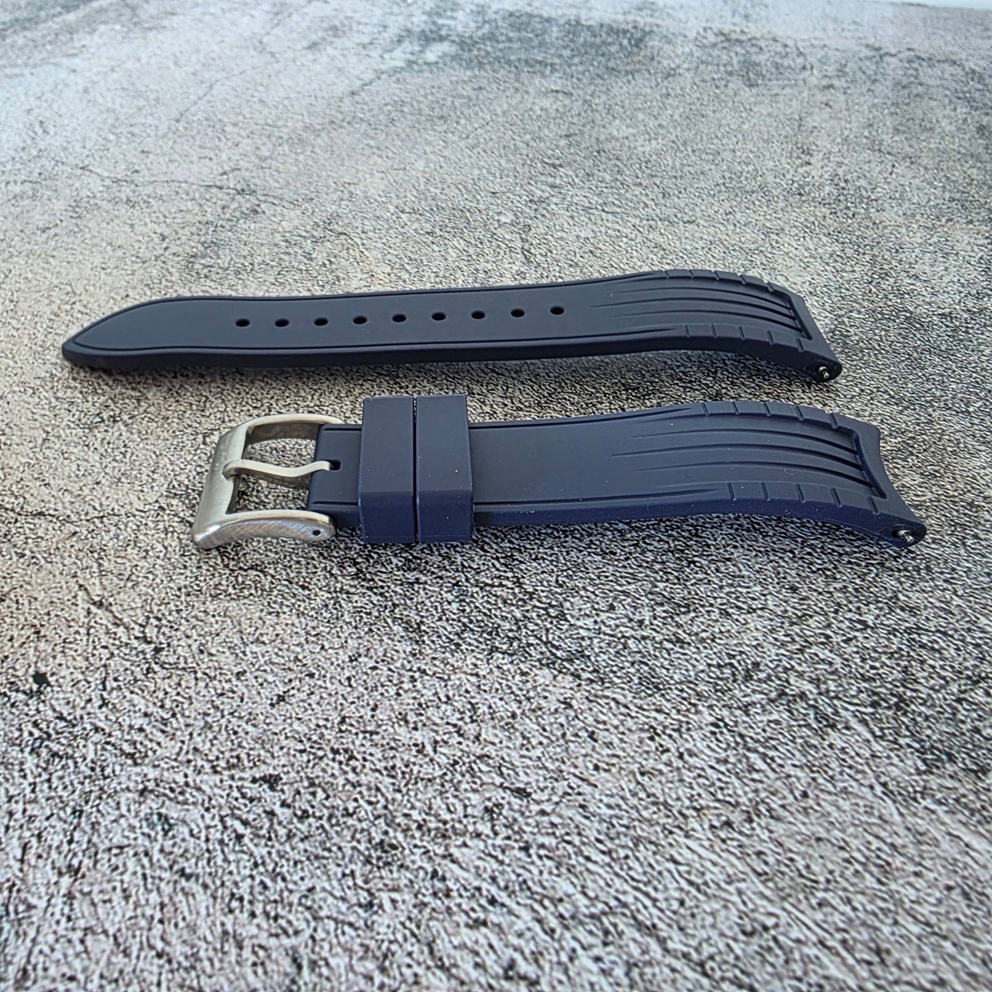 Curved End Premium Silicone Watch Strap 20mm 22mm Blue - Wrist Envy