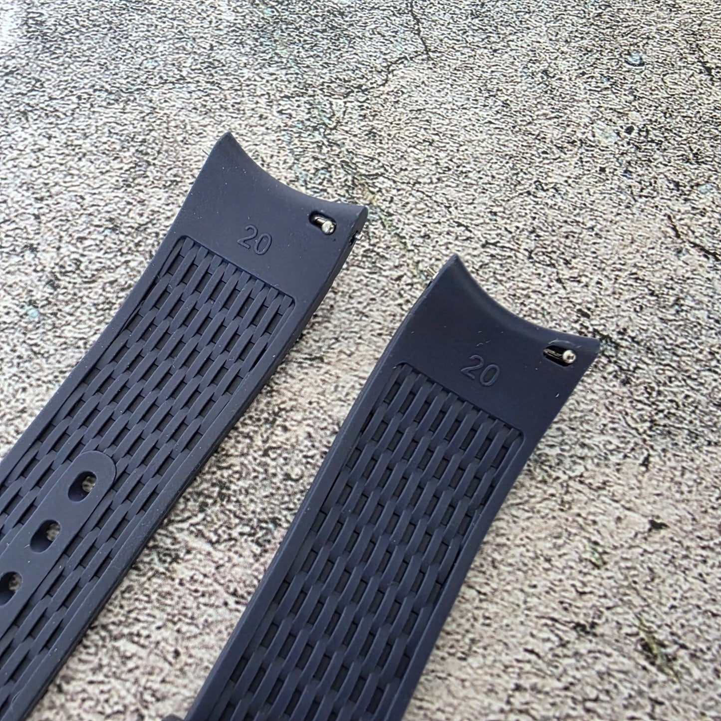 Curved End Premium Silicone Watch Strap 20mm 22mm Blue - Wrist Envy