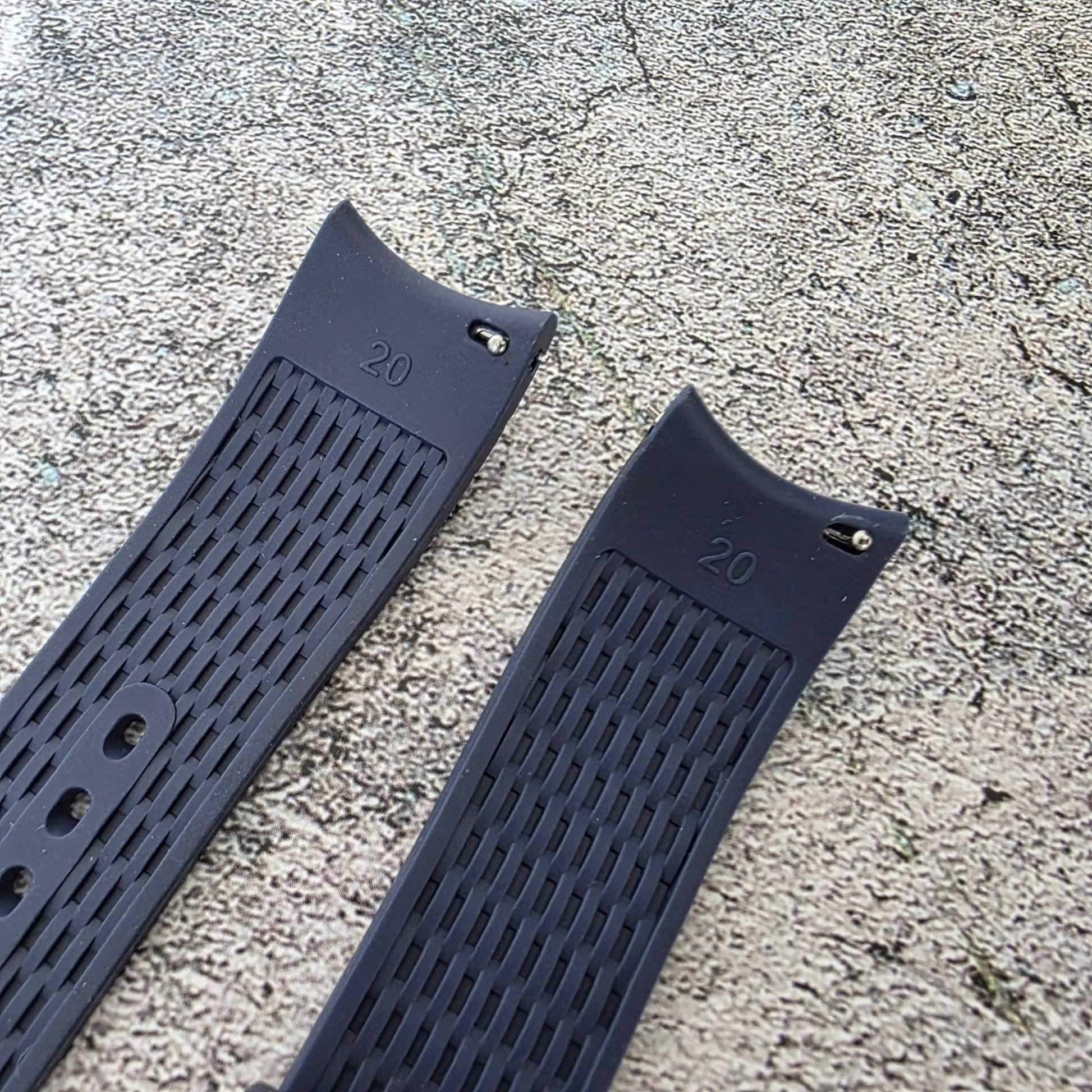 Curved End Premium Silicone Watch Strap 20mm 22mm Blue - Wrist Envy