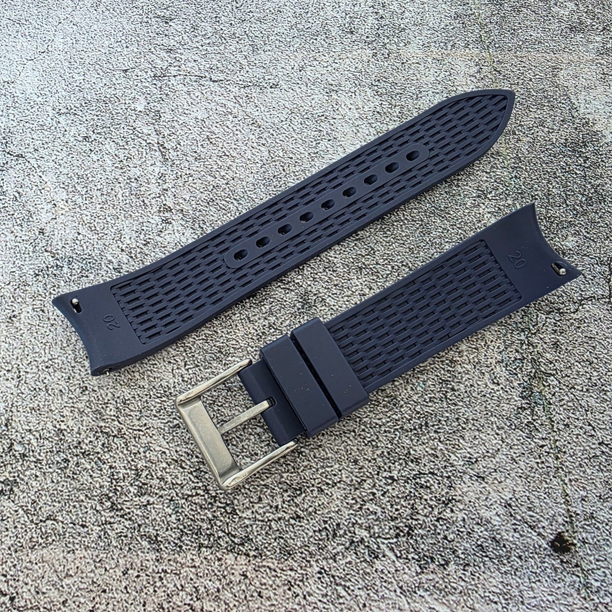 Curved End Premium Silicone Watch Strap 20mm 22mm Blue - Wrist Envy