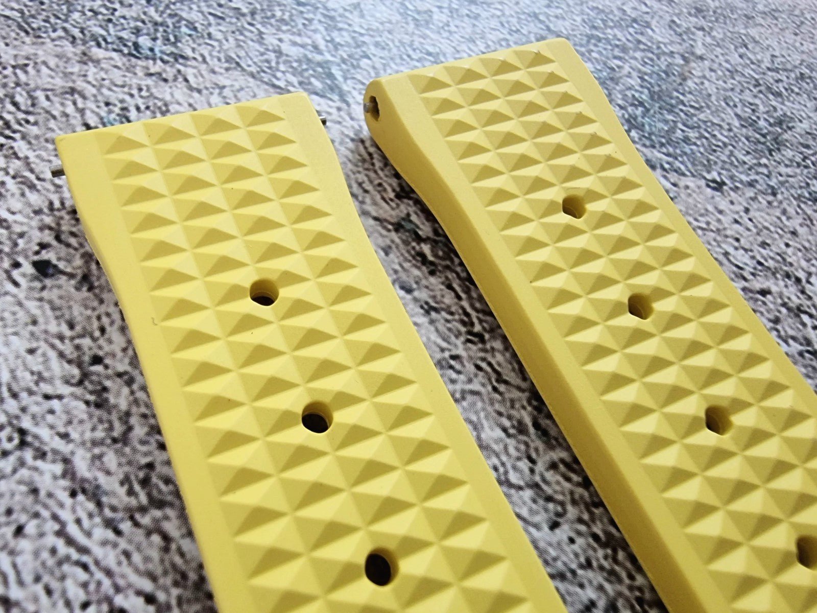 FKM Rubber Watch Strap Band Waffle 22mm Yellow - Wrist Envy