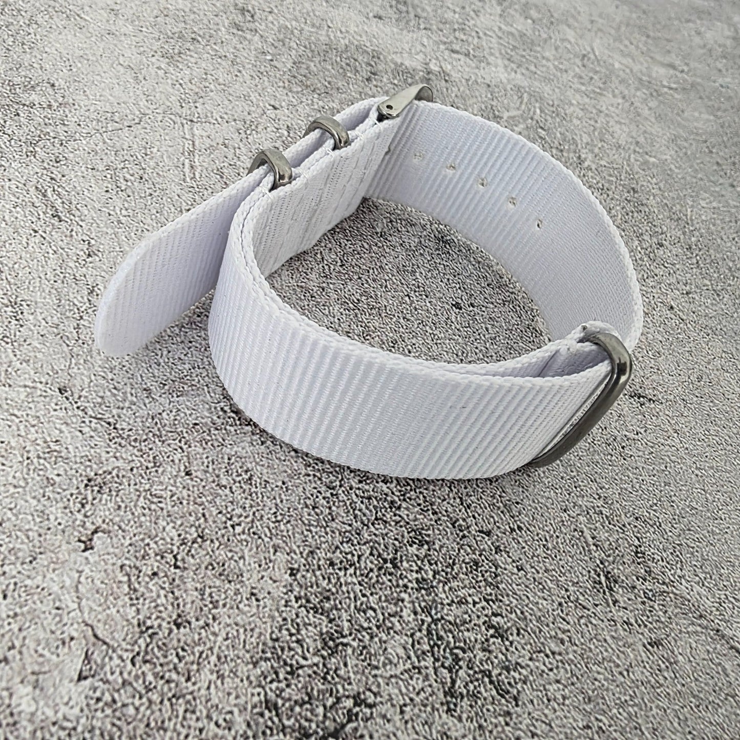 Nylon NATO Watch Strap Band One Piece G10 Military MOD Divers Mend 22mm White UK - Wrist Envy