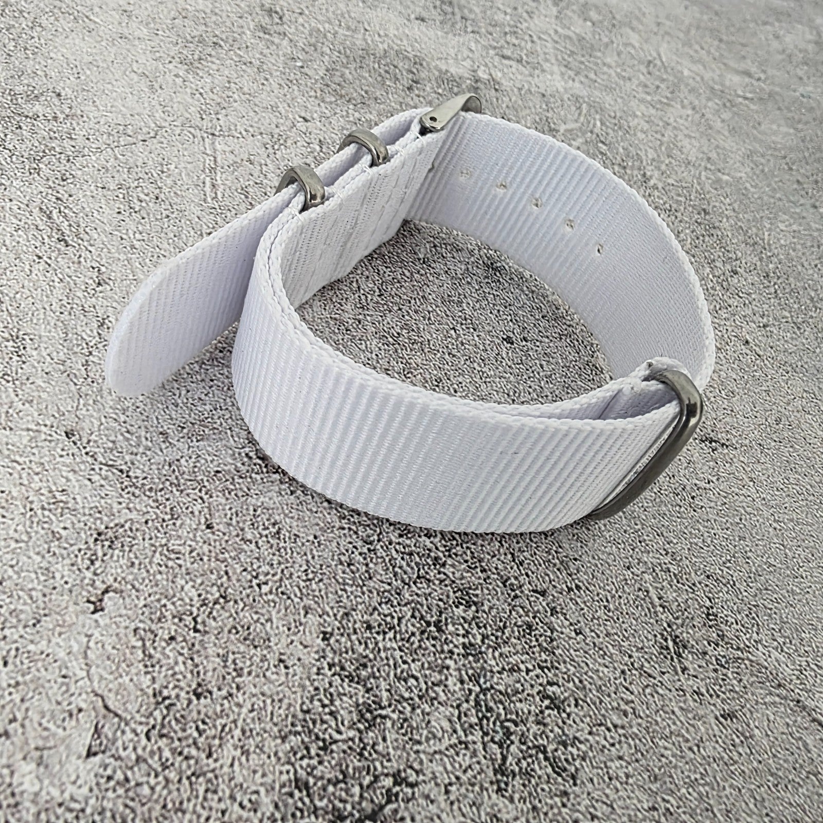 Nylon NATO Watch Strap Band One Piece G10 Military MOD Divers Mend 22mm White UK - Wrist Envy